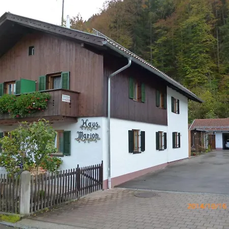 Am Waldrand Villa